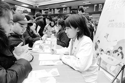 蘭州大學(xué)第一醫(yī)院舉行“新年！新高度！”兒童保健義診活動(dòng)