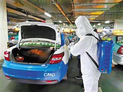 免費(fèi)接送一線抗“疫”人員 蘭州奔馬雷鋒車隊(duì)，你們真棒！