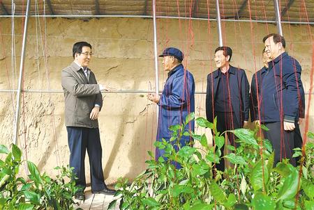 林鐸在武威調(diào)研指導(dǎo)工作時(shí)強(qiáng)調(diào) 精準(zhǔn)推進(jìn)復(fù)工復(fù)產(chǎn)全力攻克貧困堡壘 堅(jiān)決打贏全面建成小康社會(huì)收官之戰(zhàn)