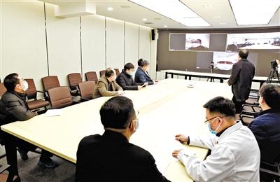 蘭大校長(zhǎng)嚴(yán)純?nèi)A等視頻連線蘭大一院、二院支援湖北醫(yī)療隊(duì)員