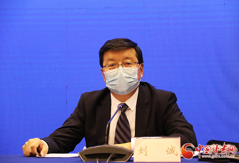 甘肅省人社廳：落實(shí)落細(xì)“四個(gè)確?！贝胧?實(shí)現(xiàn)貧困人口基本養(yǎng)老保險(xiǎn)全覆蓋（圖）