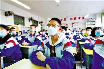 甘肅省初三和高一、高二年級學(xué)生昨日開學(xué) 青春校園又聞瑯瑯讀書聲