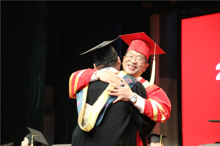 17分鐘14次掌聲！隴東學院院長辛剛國這樣深情寄語畢業(yè)生