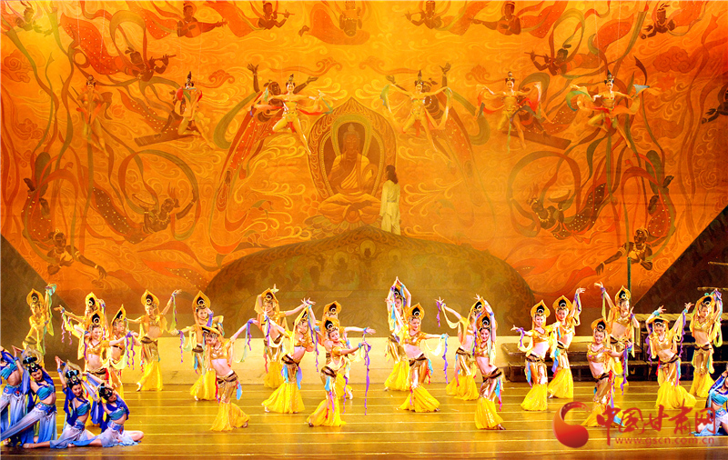 8月8日晚，《絲路花雨》《大夢敦煌》首次同臺(tái)亮相蘭州