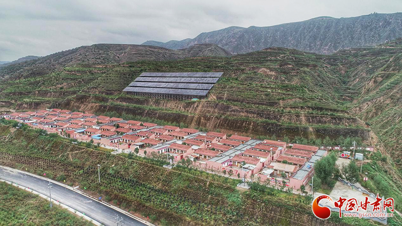 【跟著總書記看甘肅】布楞溝村：水引來了，路修通了，新農(nóng)村建起來了（圖）