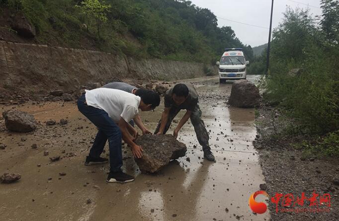 康縣長壩鎮(zhèn)：鏟車、120合力“逆行”救援群眾  