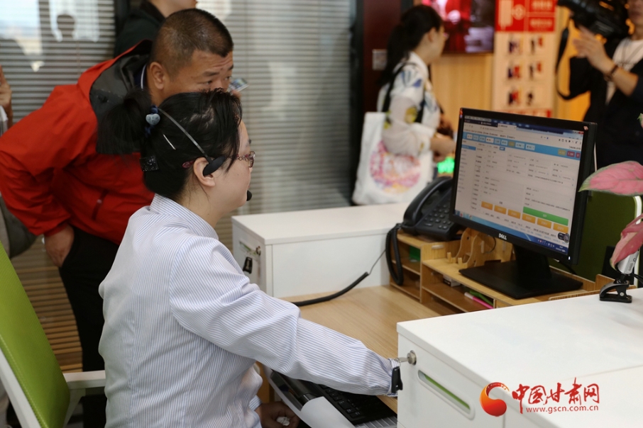 【走向我們的小康生活】蘭州：虛擬養(yǎng)老院托起幸?！跋﹃柤t”