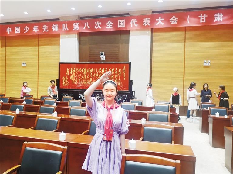 代表蘭州少先隊(duì)員參加全國少代會(huì)——這個(gè)小姑娘，攢勁！