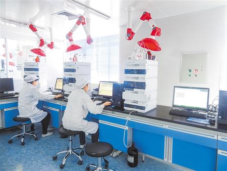 【抓“六穩(wěn)” 促“六?！薄繙p輕企業(yè)負(fù)擔(dān) 幫助渡過(guò)難關(guān)