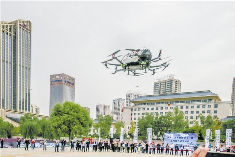 超酷、超刺激！智能駕駛飛行器在蘭載人試飛
