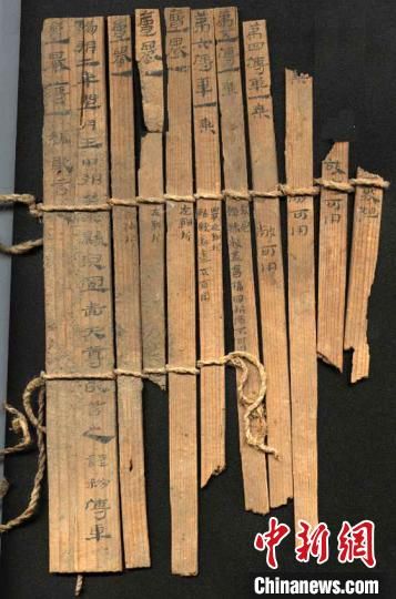 圖為藏于敦煌博物館內(nèi)的漢代簡牘。敦煌市委宣傳部供圖