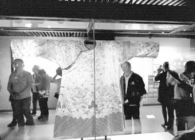 甘肅文化丨嘉慶所賜，被當(dāng)戲服 永登博物館九龍黃袍的前世今生