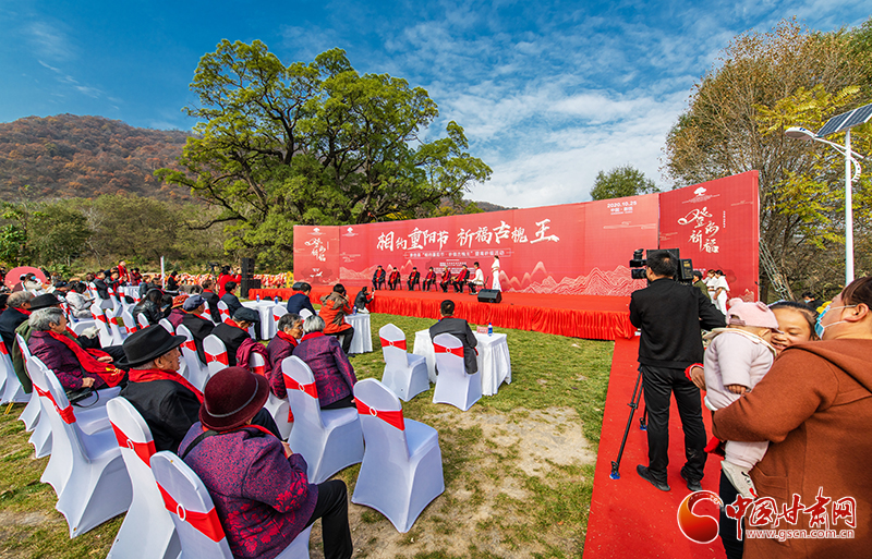 甘肅崇信縣舉辦“相約重陽節(jié)·祈福古槐王”登高祈福系列活動(dòng)