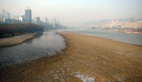 市民：黃河水位大降會(huì)不會(huì)影響供水？ 水務(wù)部門(mén)：枯水期流量偏小屬于正?，F(xiàn)象