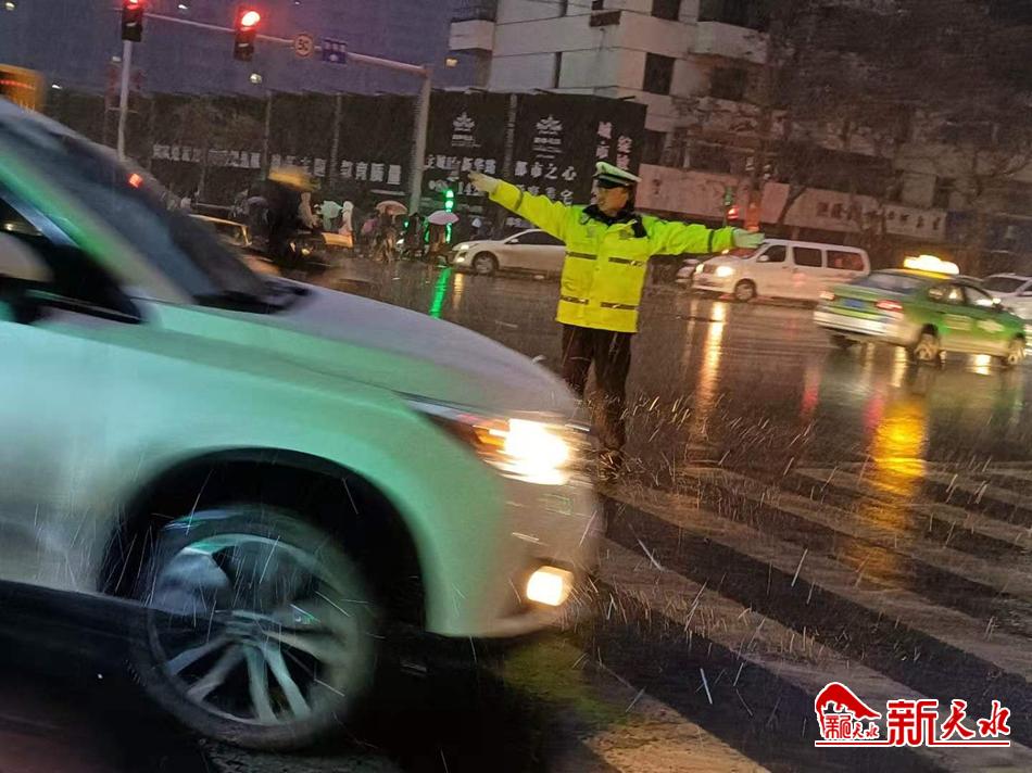 風(fēng)雪襲來，天水最美“警色”在路上！