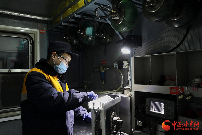 軍馬場(chǎng)車站：“鋼軌神探”零點(diǎn)行動(dòng)保春運(yùn)