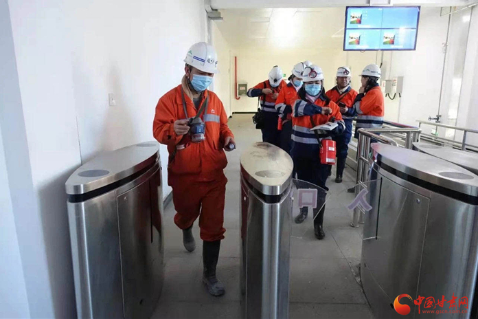 【新春走基層】春節(jié)，他們依然堅守在600米礦井下