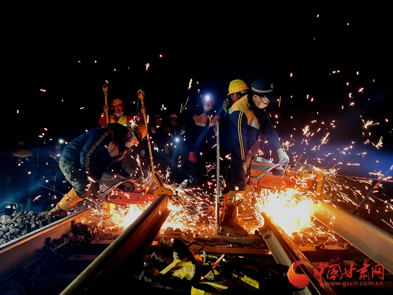 一場漂亮的“換軌仗”——蘭新線鐵路集中修現(xiàn)場見聞