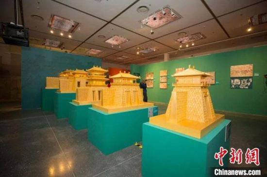 圖為呈現(xiàn)敦煌壁畫中的建筑和園林之美的復(fù)原模型。(資料圖) 敦煌研究院供圖