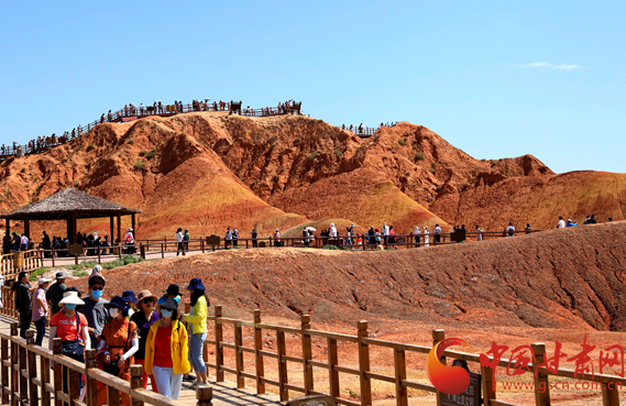 端午假期張掖共接待游客87.05萬人次，實現(xiàn)旅游收入4.64億元