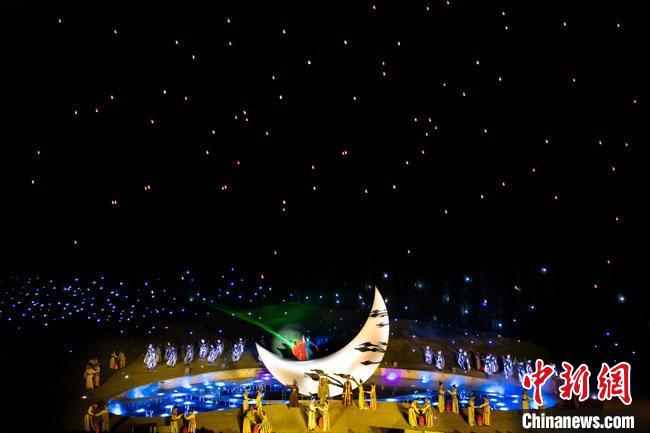 圖為大型沙漠實(shí)景演出《敦煌盛典》演出劇照。(資料圖) 敦煌市委宣傳部供圖