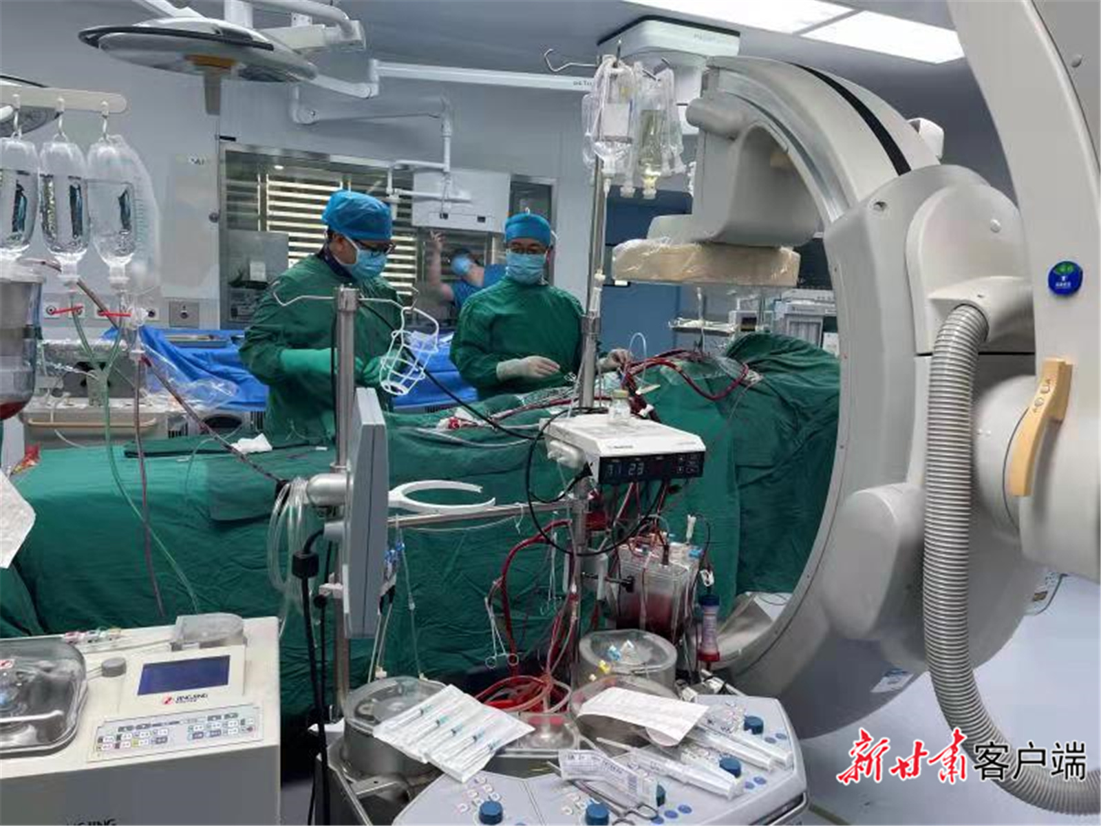 填補省內空白，蘭大一院連續(xù)完成“一站式”雜交手術