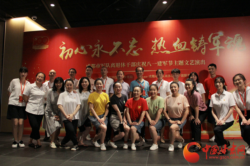 【蘭大新聞學(xué)子重走西北角】不變的軍旅情，不滅的舞臺(tái)夢(mèng)——記原成都軍區(qū)政治部戰(zhàn)旗文工團(tuán)國(guó)家一級(jí)演員楊思遠(yuǎn)