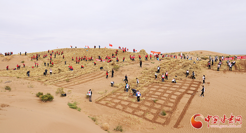 甘肅省委宣傳部、省文明辦、省志愿服務(wù)聯(lián)合會(huì)在古浪縣舉行壓沙主題文明實(shí)踐志愿服務(wù)活動(dòng)