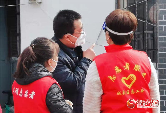 【甘快看·疫情防控最美有你（11）】奔走在“戰(zhàn)疫”一線！有一種力量叫志愿者