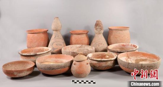 圖為圪垯川遺址出土的器物組合。(資料圖) 甘肅省文物局供圖