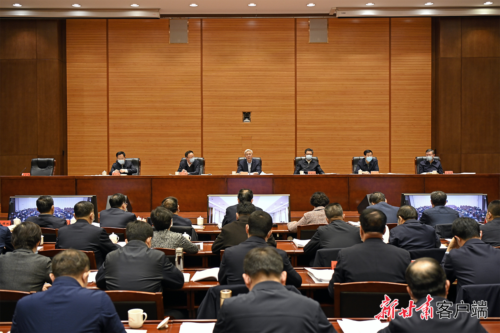 尹弘在省委農(nóng)村工作領(lǐng)導(dǎo)小組會議上強調(diào)：以深厚為民情懷鞏固拓展脫貧攻堅成果，用高度負責精神扎實做好備考迎評工作