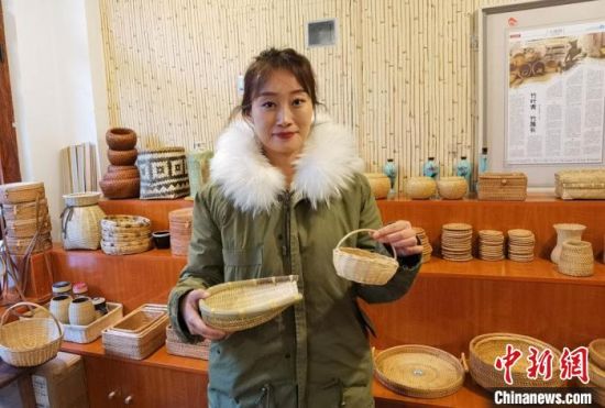 40多種精小玲瓏、純手工制作的新型盛食容器、居家工藝品等，每一件都令人愛不釋手?！●T志軍 攝