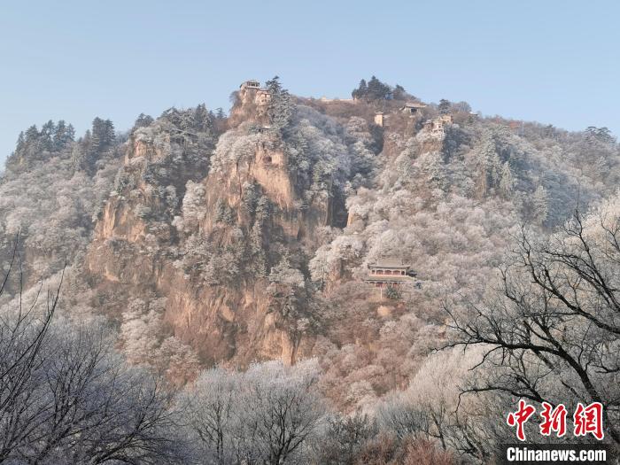 圖為崆峒山霧凇景色。　徐振華 攝