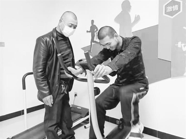 父愛(ài)如山！張掖高臺(tái)殘疾父親悉心照顧殘疾兒子20余年