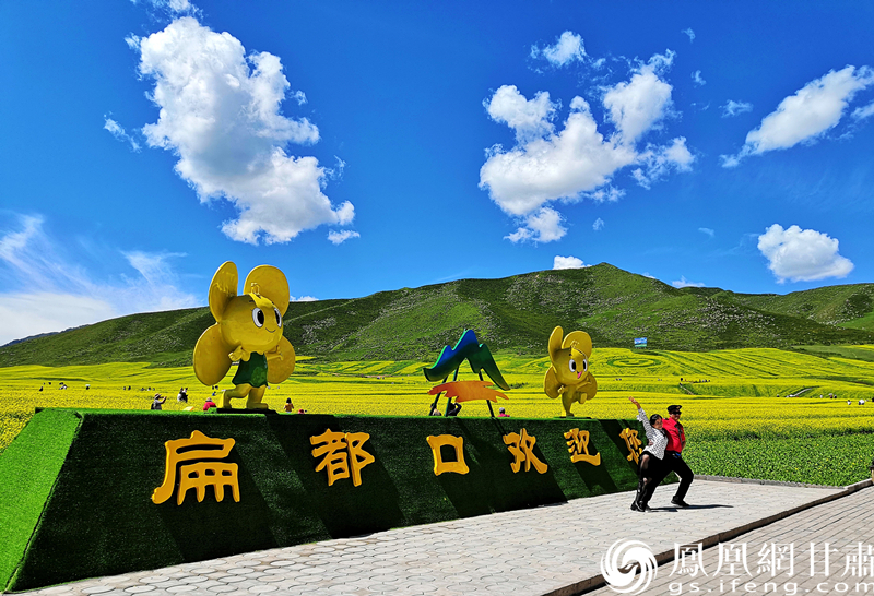 河西走廊張掖扁都口，古絲綢之路要道。王振武 攝