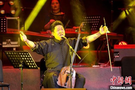 圖為樂(lè)隊(duì)主創(chuàng)巴依勒格。(資料圖) 受訪(fǎng)者供圖