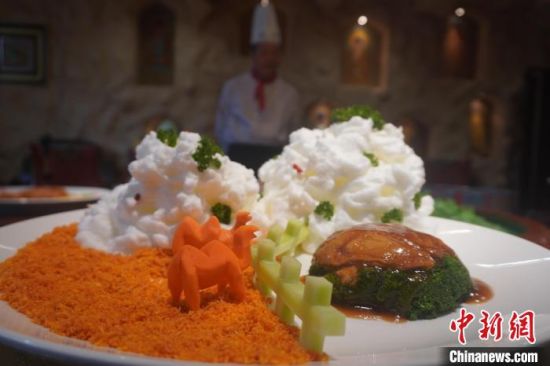 圖為敦煌菜代表菜肴展示?！【琶赖┰?攝