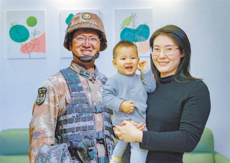 蘭州市退役軍人事務(wù)局舉行清明代祭掃儀式 陳紅軍烈士父親給兒子寫(xiě)來(lái)寄語(yǔ) “你是祖國(guó)的好兒女，也是我們的驕傲”