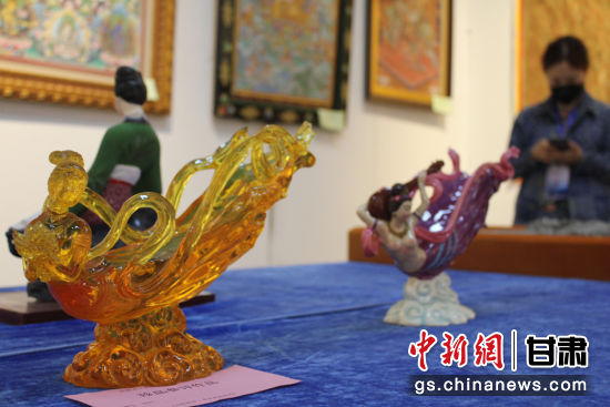 圖為敦煌飛天造型的作品。徐雪 攝