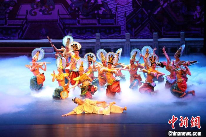 《絲路花雨》在敦煌大劇院演出。(資料圖) 敦煌市委宣傳部供圖