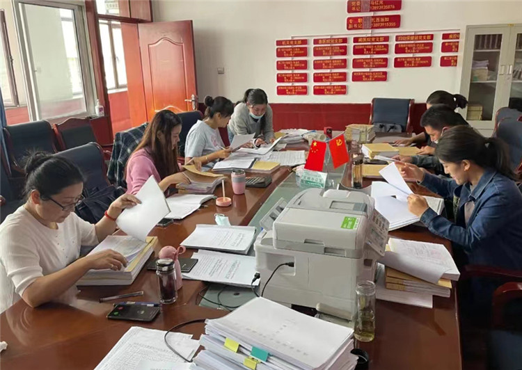 2022年9月12日，甘南州碌曲縣紀委監(jiān)委發(fā)揮”室組地“聯(lián)動機制，在縣衛(wèi)健系統(tǒng)開展八個重點領(lǐng)域?qū)ｍ椂讲椤?jpg