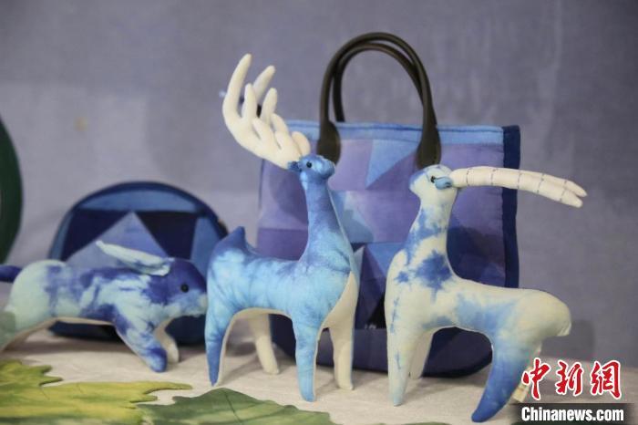 圖為許靜的非遺文創(chuàng)作品。(資料圖) 甘肅省非遺保護中心供圖