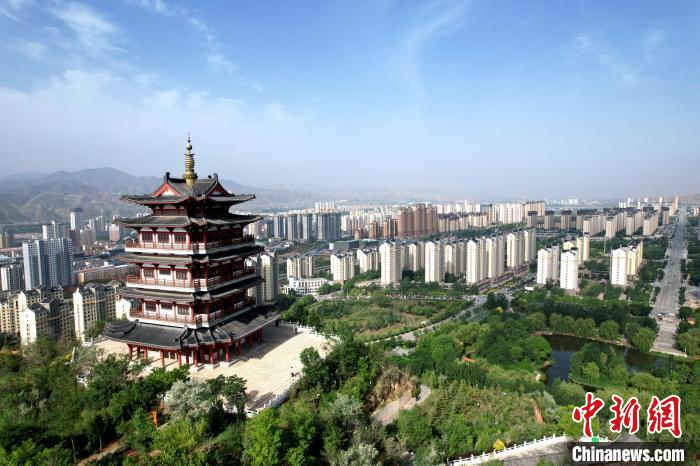 圖為航拍樂都區(qū)朝陽山片區(qū)。　薛蒂 攝