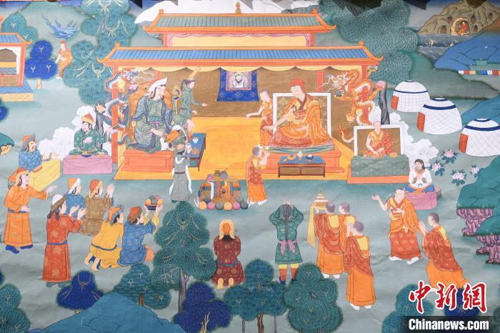 8月20日，在蘭州市博物館展出的大型歷史題材卷軸唐卡“涼州會盟”。　戴文昌 攝