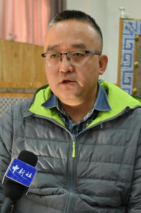 謝焱，甘肅省文物考古研究所副研究館員、考古研究二部主任、田野考古項(xiàng)目負(fù)責(zé)人。主持參與了張家川馬家塬戰(zhàn)國(guó)西戎墓地、臨潭磨溝齊家文化墓地等20多項(xiàng)考古調(diào)查、發(fā)掘工作，曾獲得中國(guó)國(guó)家文物局田野考古二、三等獎(jiǎng)，“十二五”文物保護(hù)科學(xué)和技術(shù)創(chuàng)新二等獎(jiǎng)等榮譽(yù)。