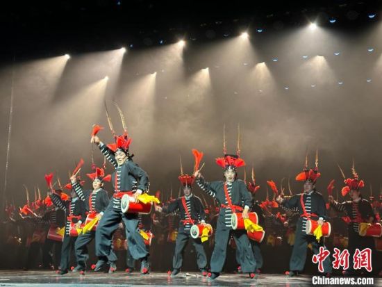 圖為涼州攻鼓子表演。楊娜 攝