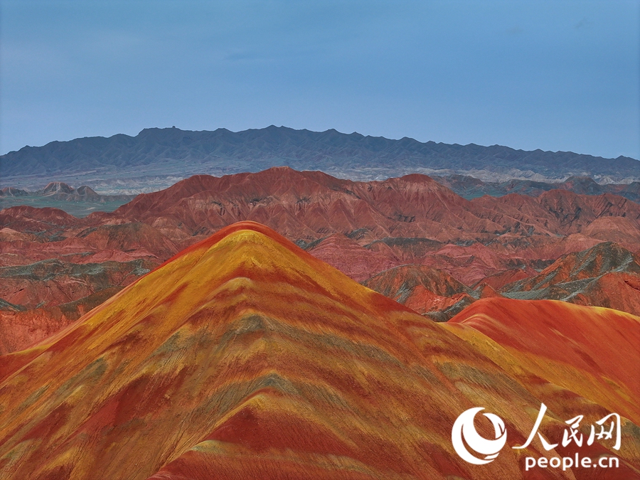 雨后的七彩丹霞，顏色格外艷麗。人民網(wǎng)記者 李根攝