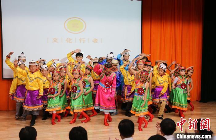 圖為蘭州大學(xué)文化行者團(tuán)隊(duì)走進(jìn)民族社區(qū)，開展系列活動(dòng)。(資料圖)蘭州大學(xué)供圖