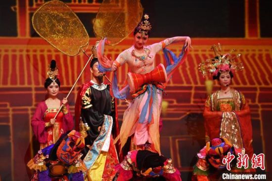 2023年第六屆敦煌文博會(huì)期間，系列演藝上演。(資料圖)李亞龍 攝