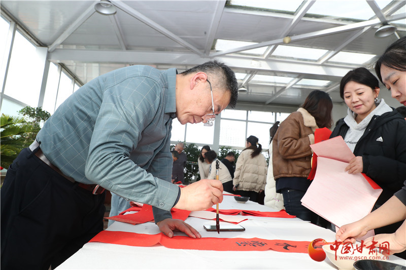 “翰墨迎春 馬年送?！? /><p>“翰墨迎春 馬年送福”</p></a>                        </div>
                        <ul class=